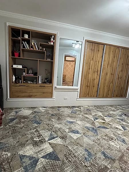 1 oyga 150y.e.dan qizlaga ijaraga beriladi. Uy ichida hamma shaoritlari bor. gafur gulom metroga 10 minutli yol. — 1