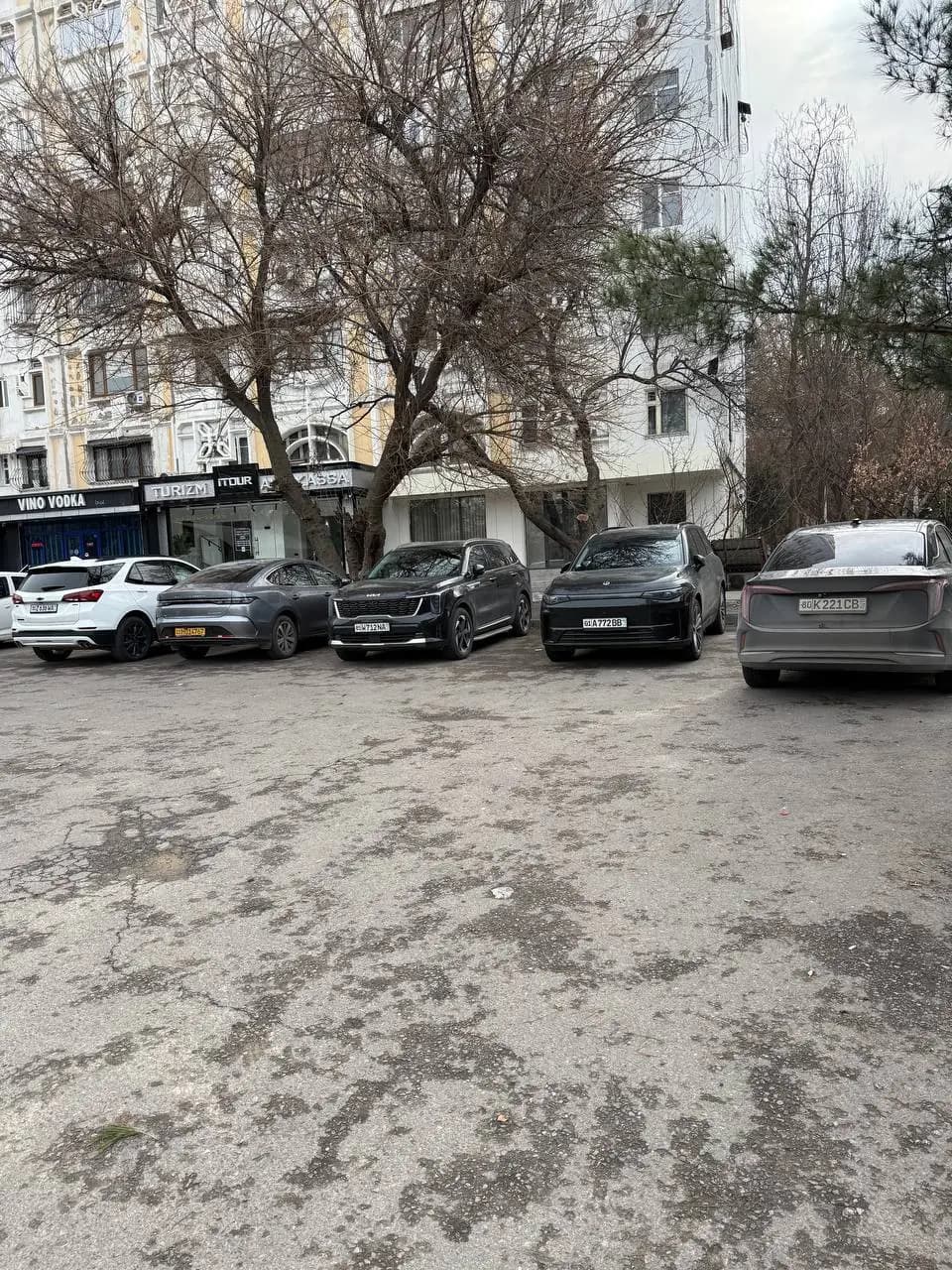 Продаётся НЕ ЖИЛОЕ ПОМЕЩЕНИЯ ВЫГОДНАЯ ИНВЕСТИЦИЯ!!!  2 квартал  Универсам рынок — 2