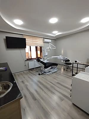 Uchtepa tumanida 5sotix 2 etajli noturar uy sotiladi. Yangi remontda, arendatori bor. Tayyor biznes — 3
