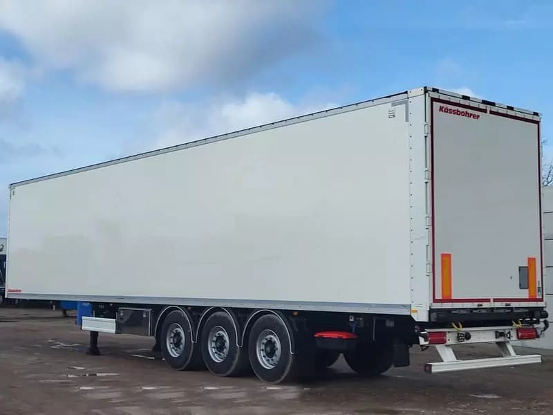 Закрытый полуприцеп Kässbohrer XS (92 m³) — 2