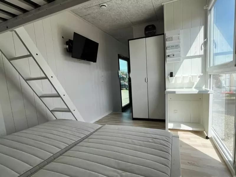 Прицепный дом на колесах Montracon Beboelsesvogn showroom — 8