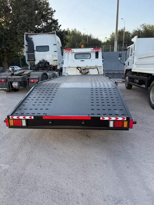 Эвакуатор с лебедкой и трапами платформой HYUNDAI EX8 — 2