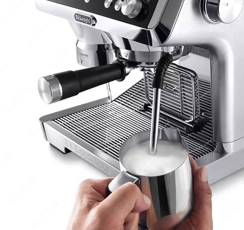 Кофеварка рожковая De'Longhi EC9355.M — 3