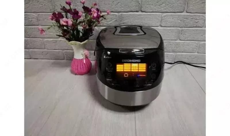 Мультиварка Redmond RMC M70 — 1