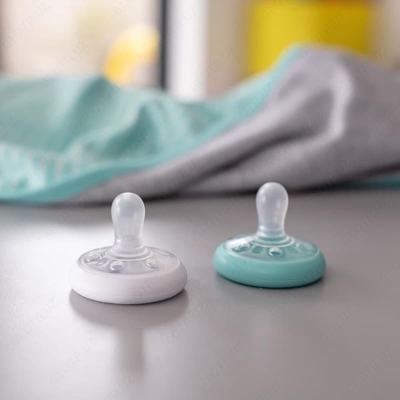 Силиконовая пустышка Tommee Tippee Ultra Light — 2