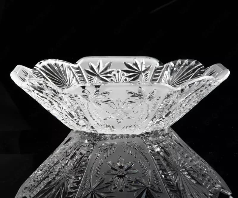 Ваза для фруктов с рельефным краем, украшенная цветочным декором, хрусталь, алмазная грань, матирование, СССР, 1970–1990 гг. — 1