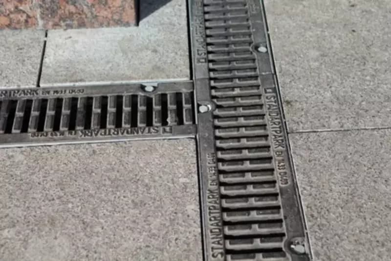 Лоток водоотводный пластиковый DN100 H100 с чугунной щелевой решёткой — 4