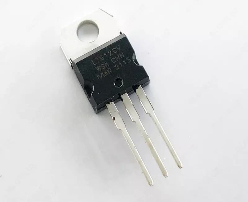 Микросхема LM7912CT (7912)-TO-220-3 (Арт. – 1140807) — 2