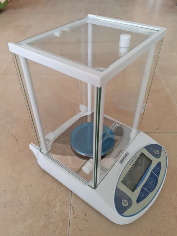 Весы лабораторные Electronic scale точность 0,001/ 300гр — 2