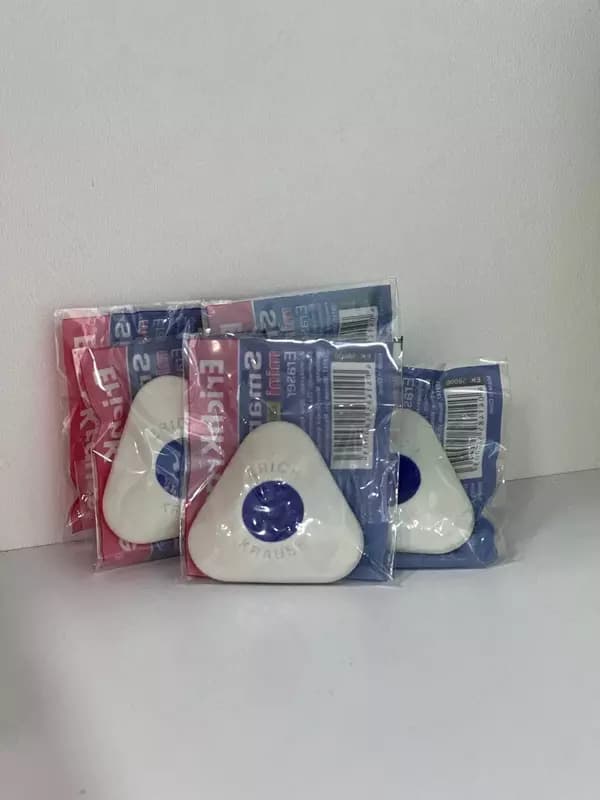 Ластик ”Smart Mini Triangle” с пластик. деражателем ErichKrause — 1