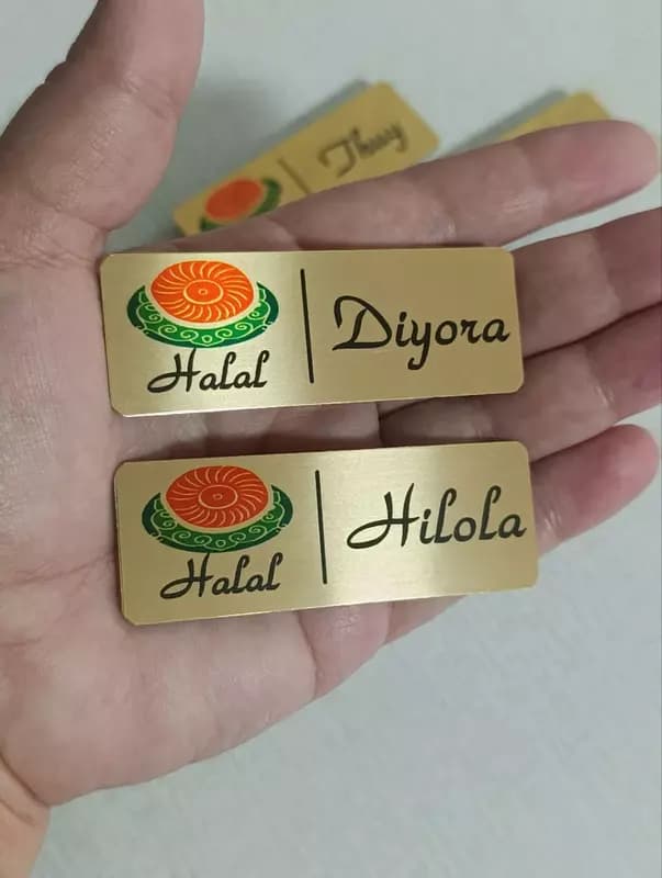 Нагрудные бейджи на магните — 1
