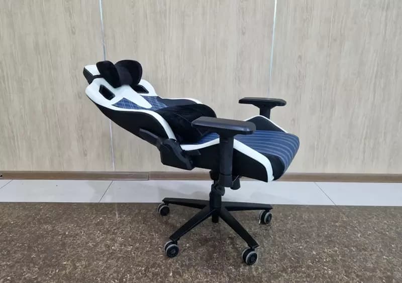 Игровое компютерное кресло для геймеров XC WHITE — 2