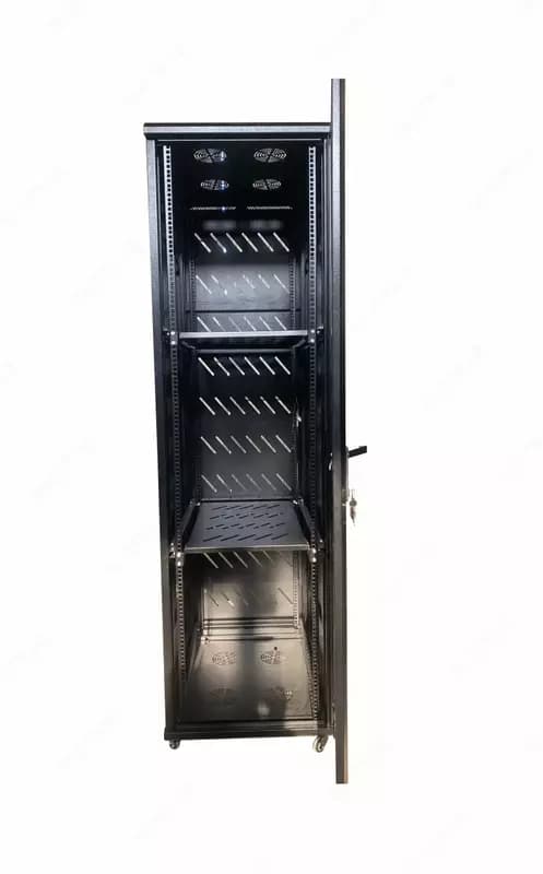 Телекоммуникационный шкаф 42U — 1