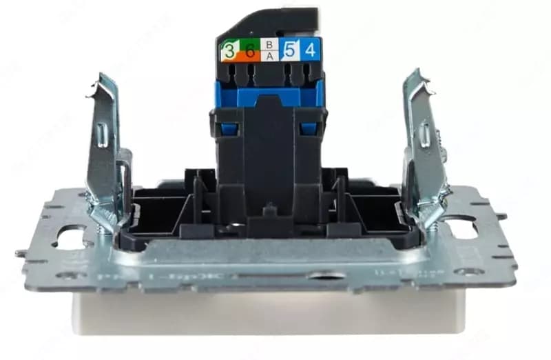 Розетка компьютерная BRITE RJ45 кат.5E РК10-БрЖ жемчуг IEK — 4