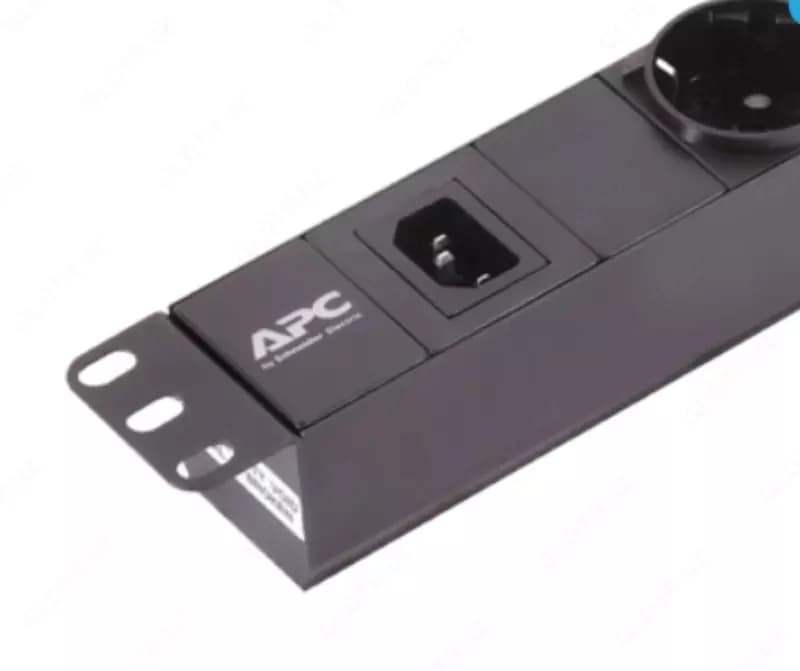 Распределитель питания APC EPDU1010B-SCH — 3