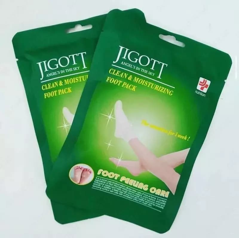 Отшелушивающие носки-пилинг для стоп JIGOTT Clean & Moisturizing Foot Pack — 1