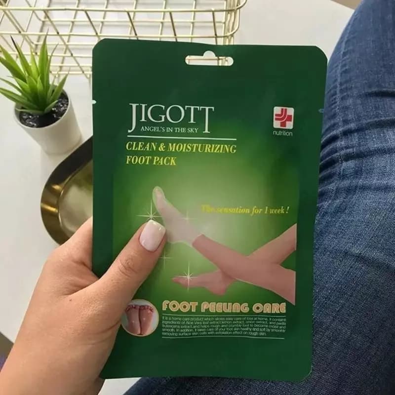 Отшелушивающие носки-пилинг для стоп JIGOTT Clean & Moisturizing Foot Pack — 2