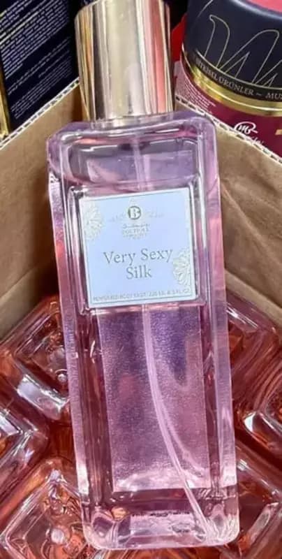 Парфюмированная вода для женщин "Very Sexy Silk" 250 мл — 1