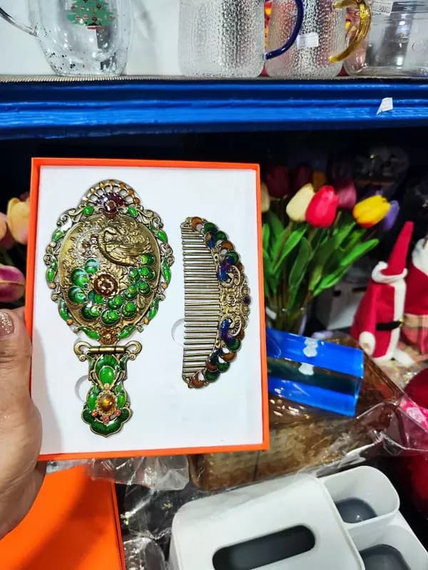 Шикарные подарочные наборы из зеркала и расчёски. — 5