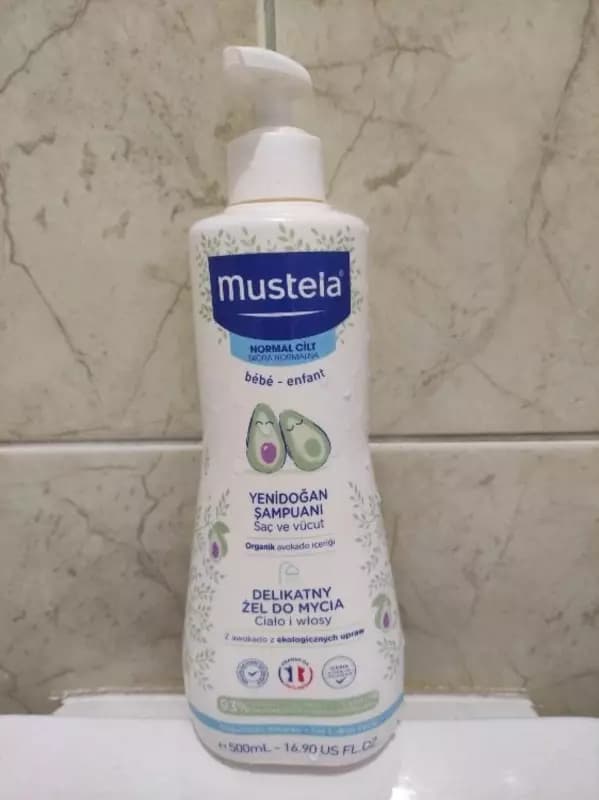 Мягкий гель-шампунь для купания новорожденных ”Mustela” Bebe (500 мл) Франция — 2