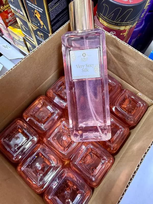 Парфюмированная вода для женщин "Very Sexy Silk +18" 250 мл. — 1