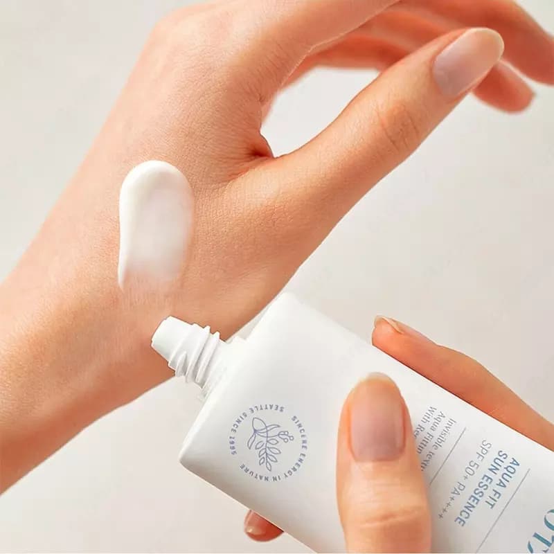 Лёгкая солнцезащитная эссенция с фитоплацентой Botanity Aqua Fit Sun Essence SPF 50+ PA++++ — 2