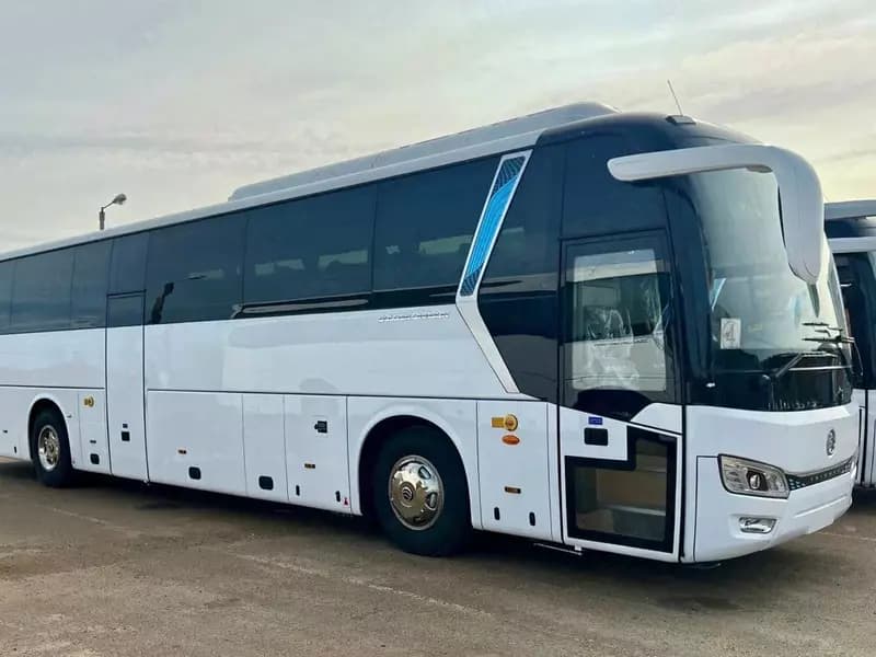Услуга по перевозке гостей по городу, автобус Golden Dragon, белый, 48 мест (Трансфер Аэропорт) — 2