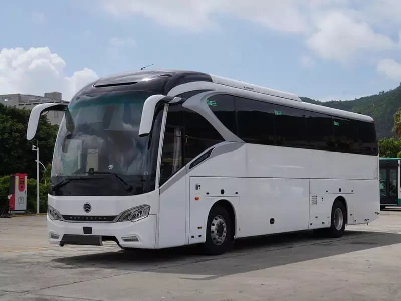 Услуга по перевозке гостей по городу, автобус Golden Dragon, белый, 48 мест (Трансфер Аэропорт) — 4