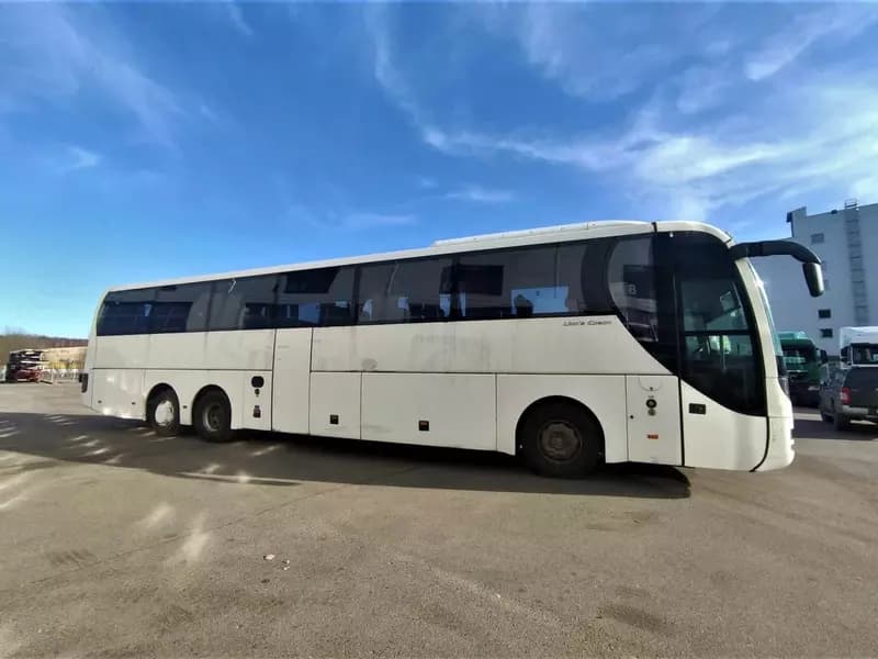 Услуга по перевозке гостей по городу, автобус MAN, белый, 48 мест (Трансфер Аэропорт) — 3
