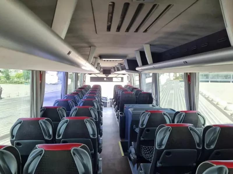 Услуга по перевозке гостей по городу на условиях проката до 10 часов на автобусе MAN, белый, 48 мест — 7