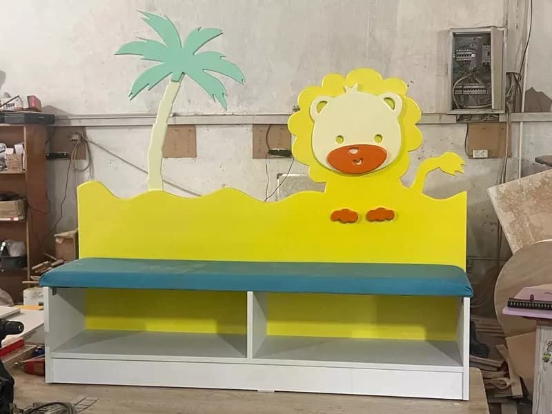 Детская дизайнерская скамья с полкой (длина 130 см). Модель ”SIMBA” № 4 — 1