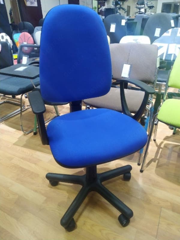 Офисное кресло Prestige красный и синий — 3