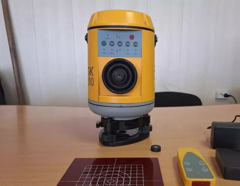 Laser Plummet FOIF : RGK V200 — 3