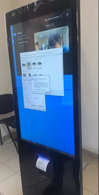Инфокиоск вертикальный 32” c камерой и принтером — 2