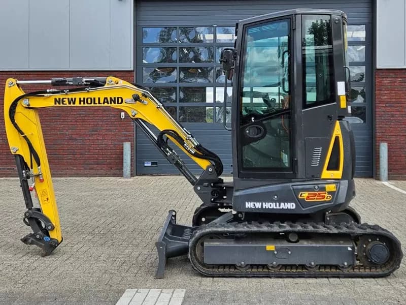 Мини-экскаватора New Holland E25D — 2