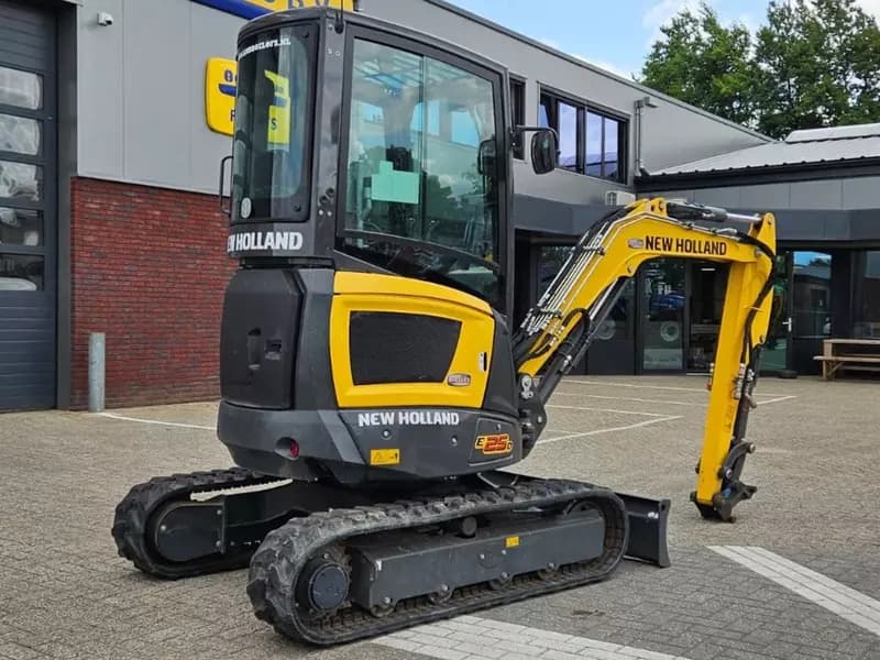 Мини-экскаватора New Holland E25D — 4
