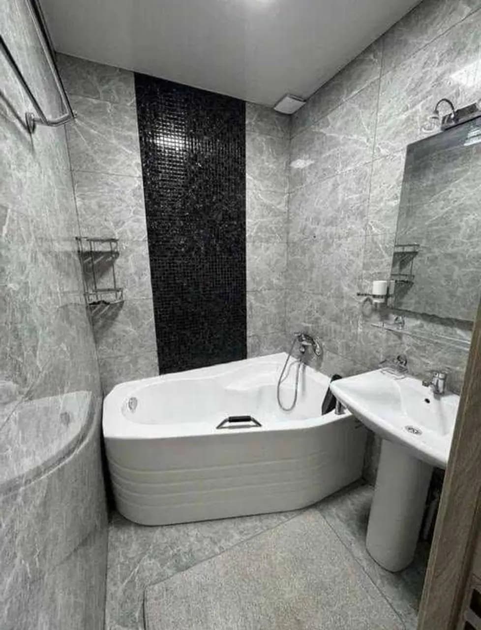 Chilonzor Mirzo Ulugbek metro olida 2*3 xona kvartira arendaga beriladi — 1