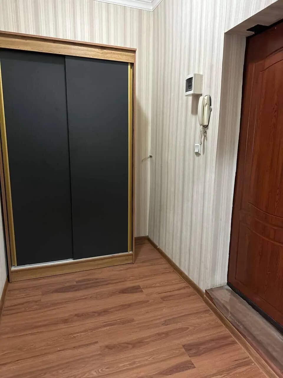 ПРОДАЕТСЯ Квартира  на: Нукус  Мирабадский район Ор.р: Гламур — 4