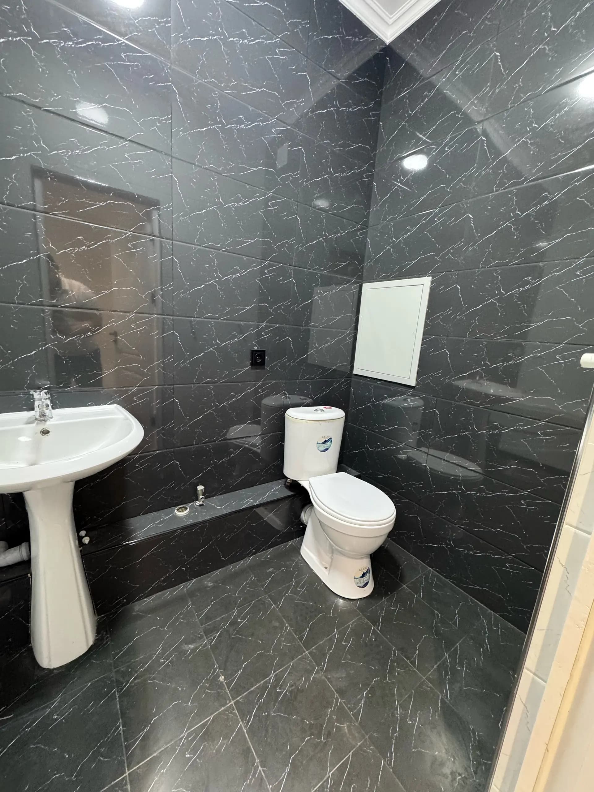 2 xona 50m2 narxi 51900y.e. — 4