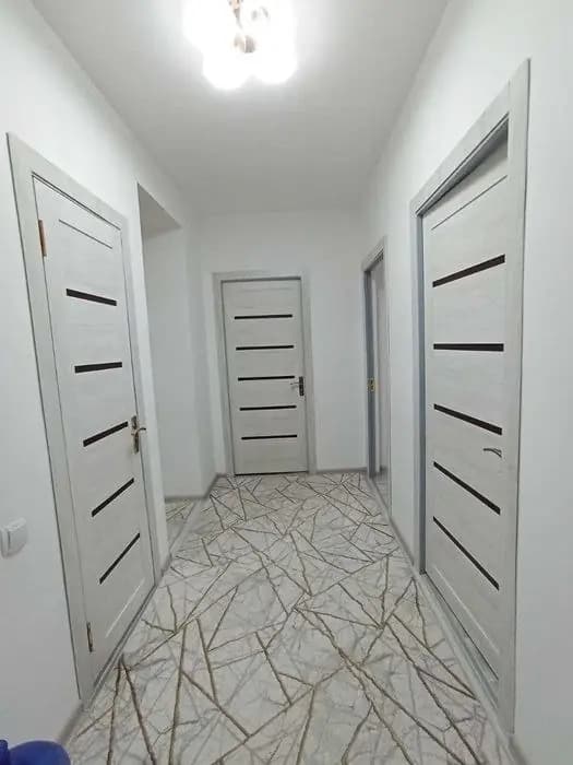 Продается кирпичный 3 ком квартира 2 этаж в Зангиатинском районе солнечный задний сторона военного института. — 4