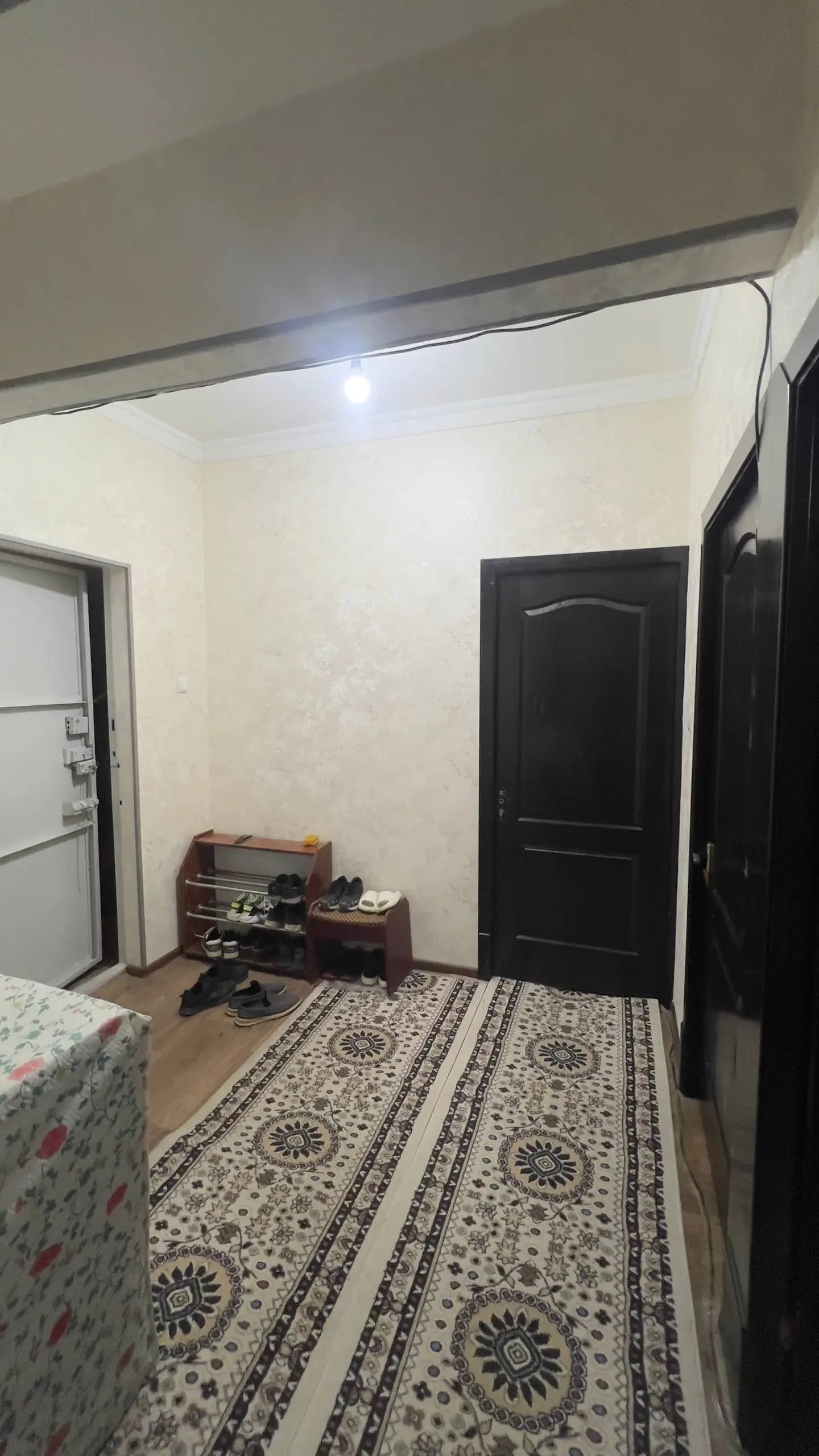 Олмазор 3/2/4 Кўча: Кора Камиш 1/4 Хоналар сони: 3 Қавати: 2 — 3