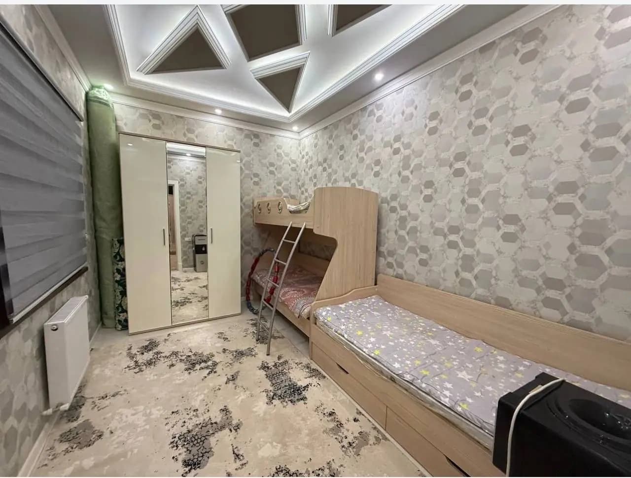 Arenda kvartira Zamona toyxona togrisida 3 xona + xoll 120 kvadrat full sharoitda — 2