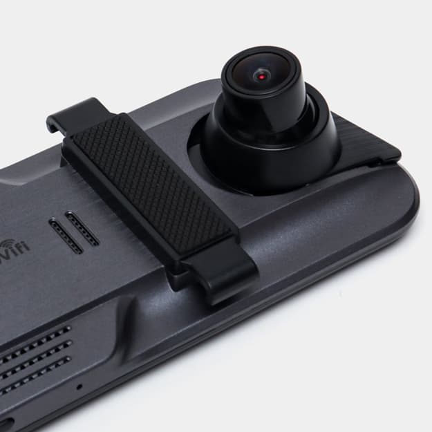 Videoregistrator Dreamcar DC737R — 3
