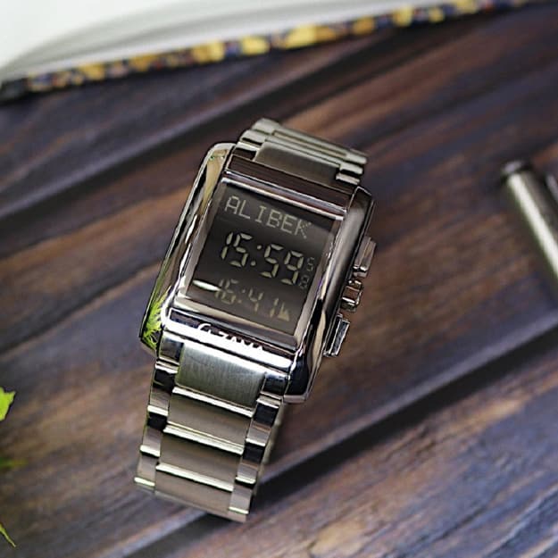Zama Watch, ism yozish va namoz vaqtini eslatish bilan — 1