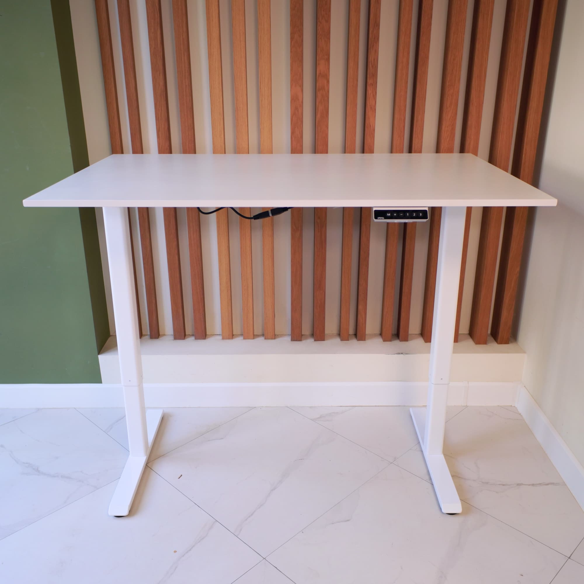 UPSTOL balandligi sozlanishi mumkin bo‘lgan kompyuter stoli: oq ramka va oq laminatlangan LDSP stol, 145x80 mm — 2