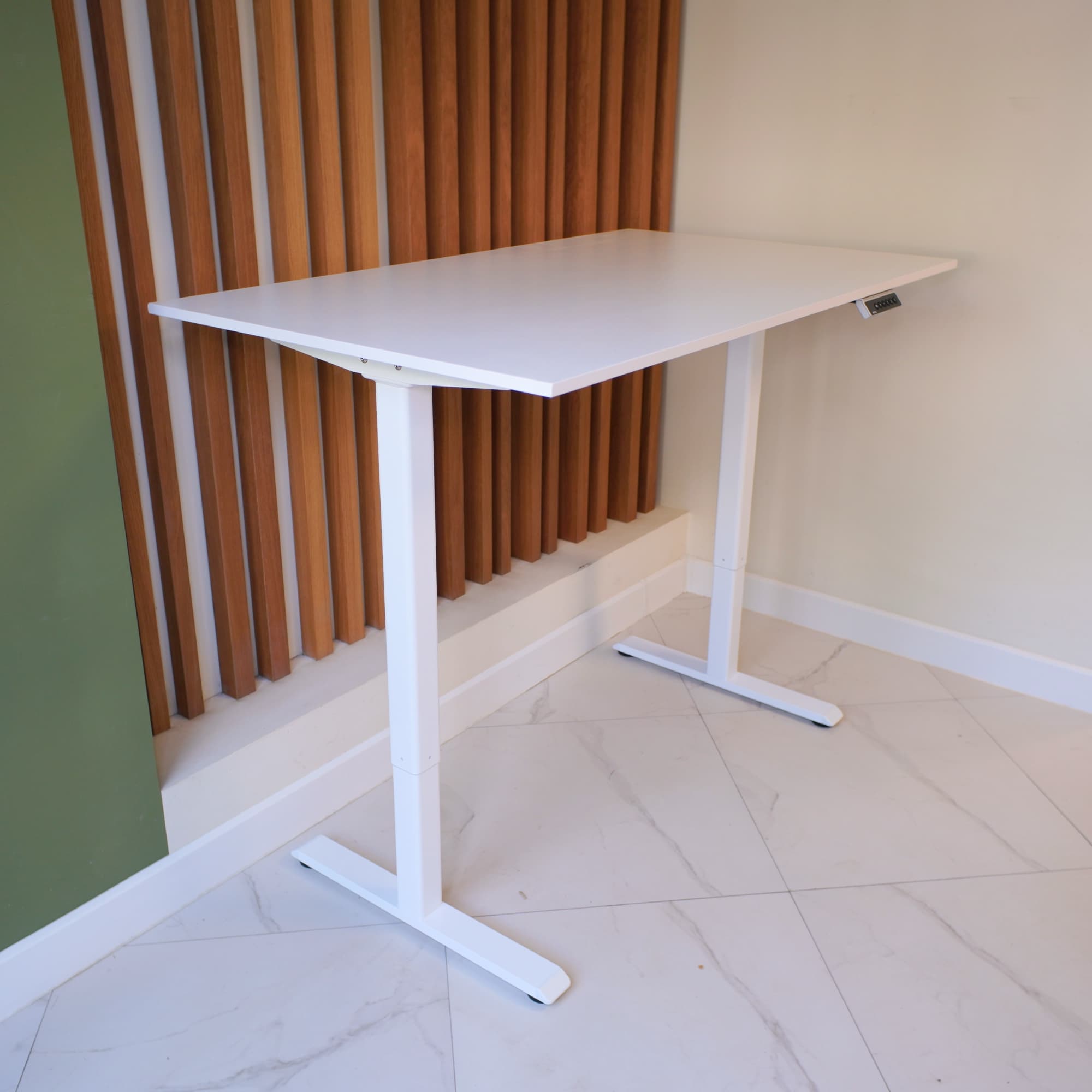 UPSTOL balandligi sozlanishi mumkin bo‘lgan kompyuter stoli: oq ramka va oq laminatlangan LDSP stol, 125x75 — 4