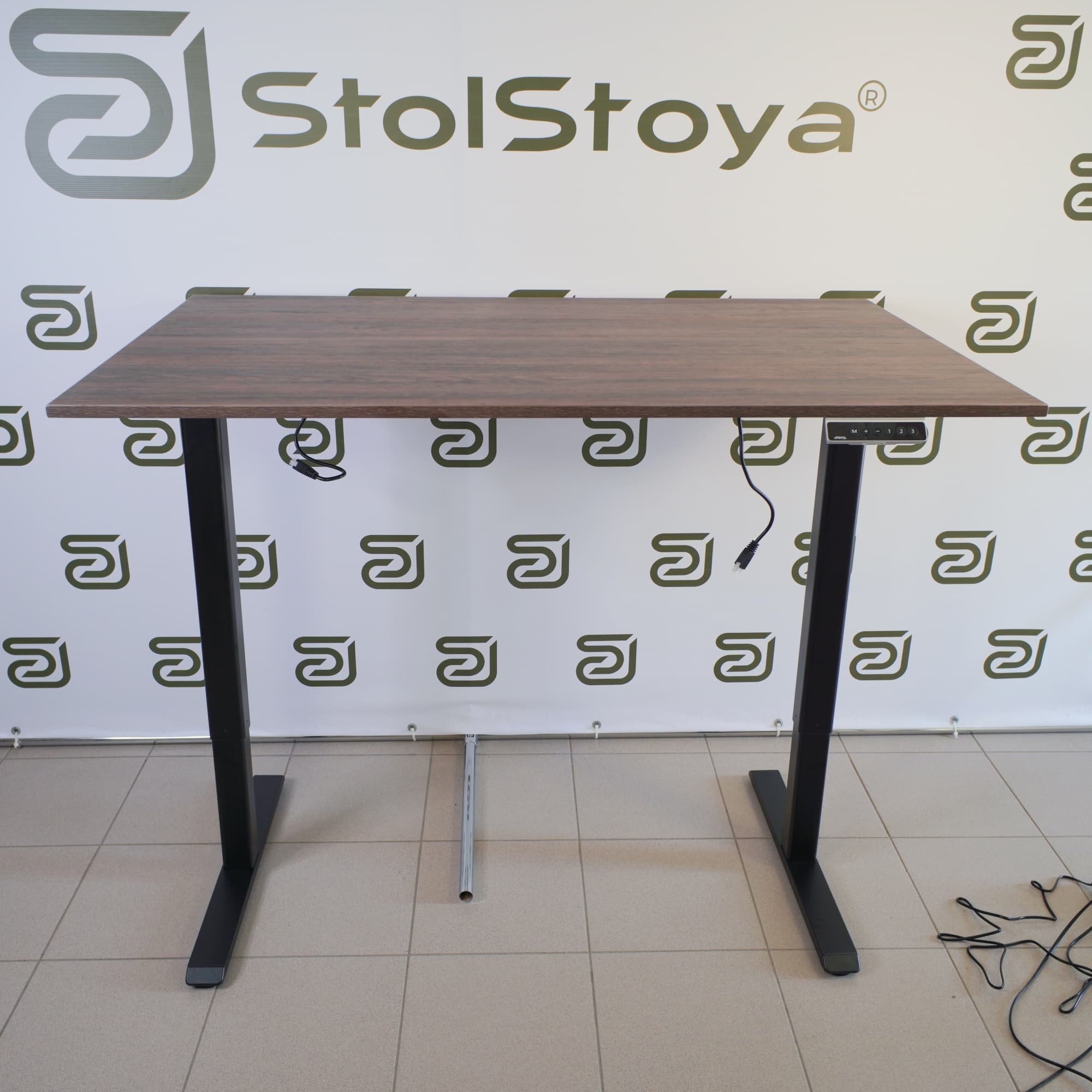 UPSTOL bitta balandlikda sozlanadigan kompyuter stoli: qora ramka va Milano eman laminatlangan taxta ustki qismi, 145x80 mm — 2