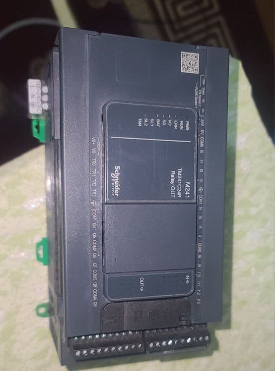 Plc Schneider M241 TM241C24R — 1