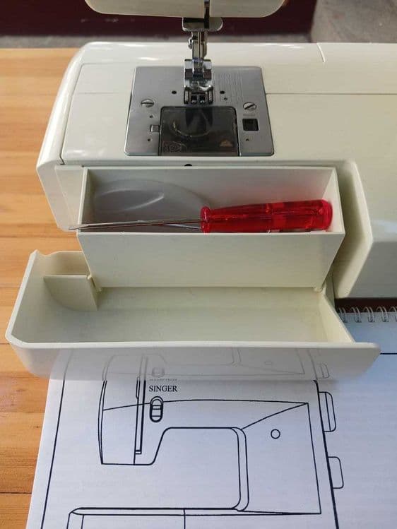 Singer Saturn 3825(USA). Год гарантии/Металл/Комплект. — 8