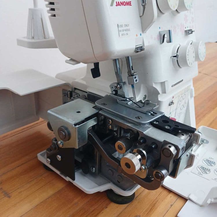 Janome 204D(Япония). Год гарантии/Металл/Комплект. — 5